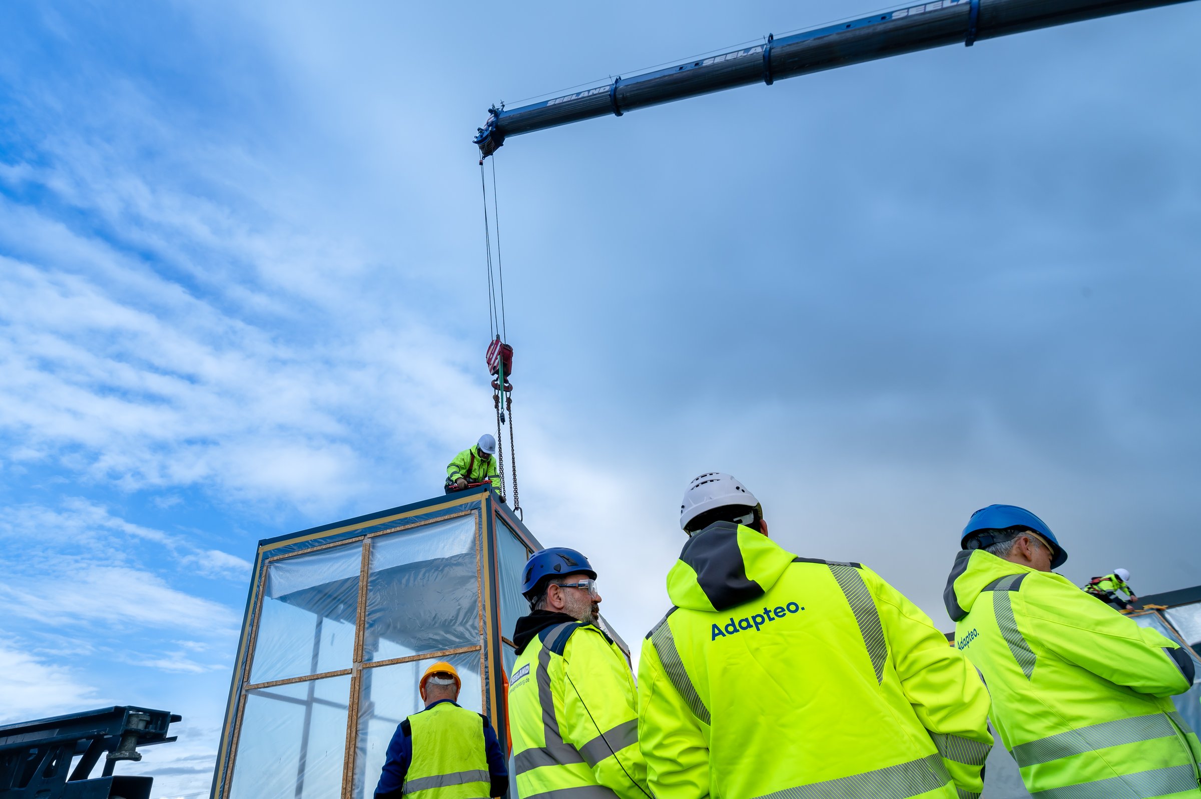 Adapteon yhteistyökumppanit rakentamassa modulaarista rakennusta