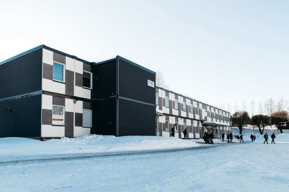 Adapteon C80-moduuleista rakennettu koulurakennus